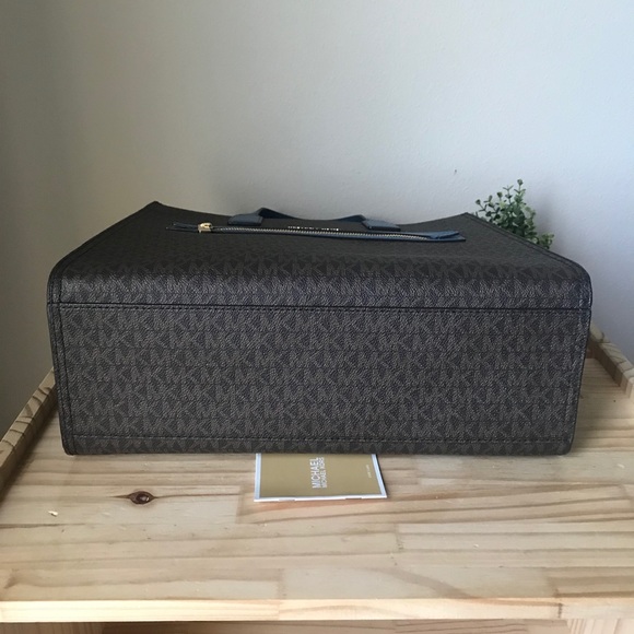 🌼Michael Kors Purse - Picture 5 of 14